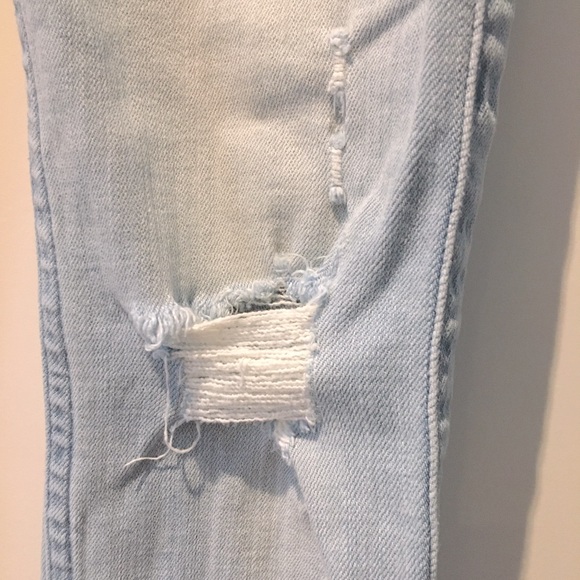 Abercrombie & Fitch Super Skinny Low Rise Light Wash Distressed Jeans - Picture 8 of 10